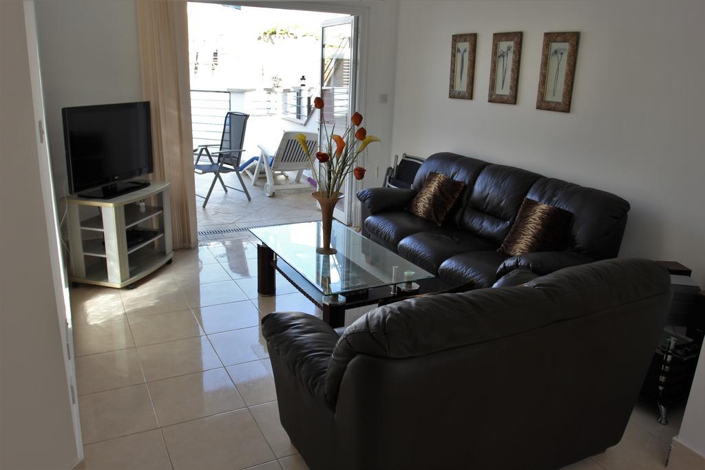 Villa Christina Paphos Bagian luar foto